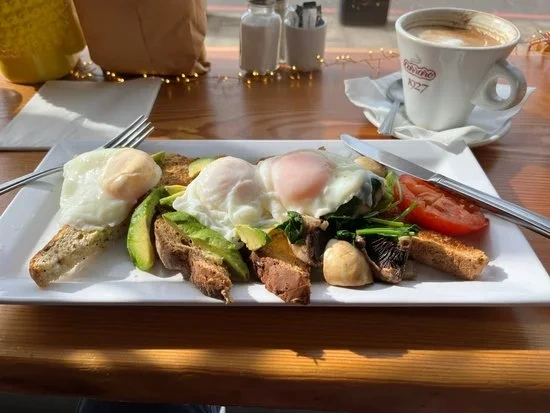 What Sets Pearl Lemon Cafe Apart in Southampton?